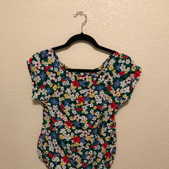 FLORAL // TOP 💐 - Picture 2 of 4